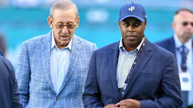 Dolphins GM Chris Grier
